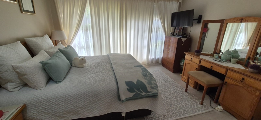 5 Bedroom Property for Sale in Hartenbos Central Western Cape